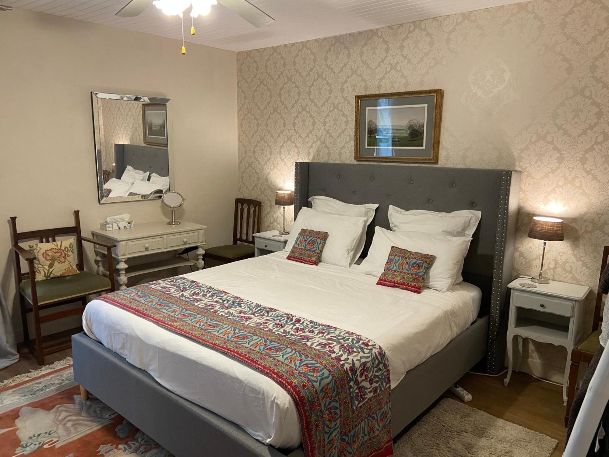 Maison La Roche Chambre D'Hotes Le Vigeant Екстериор снимка